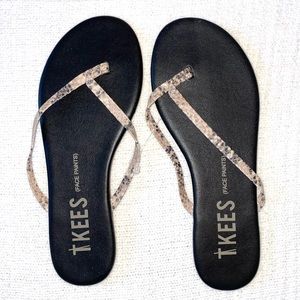 NWOT TKEES Face Paints Snakeskin Sandals
